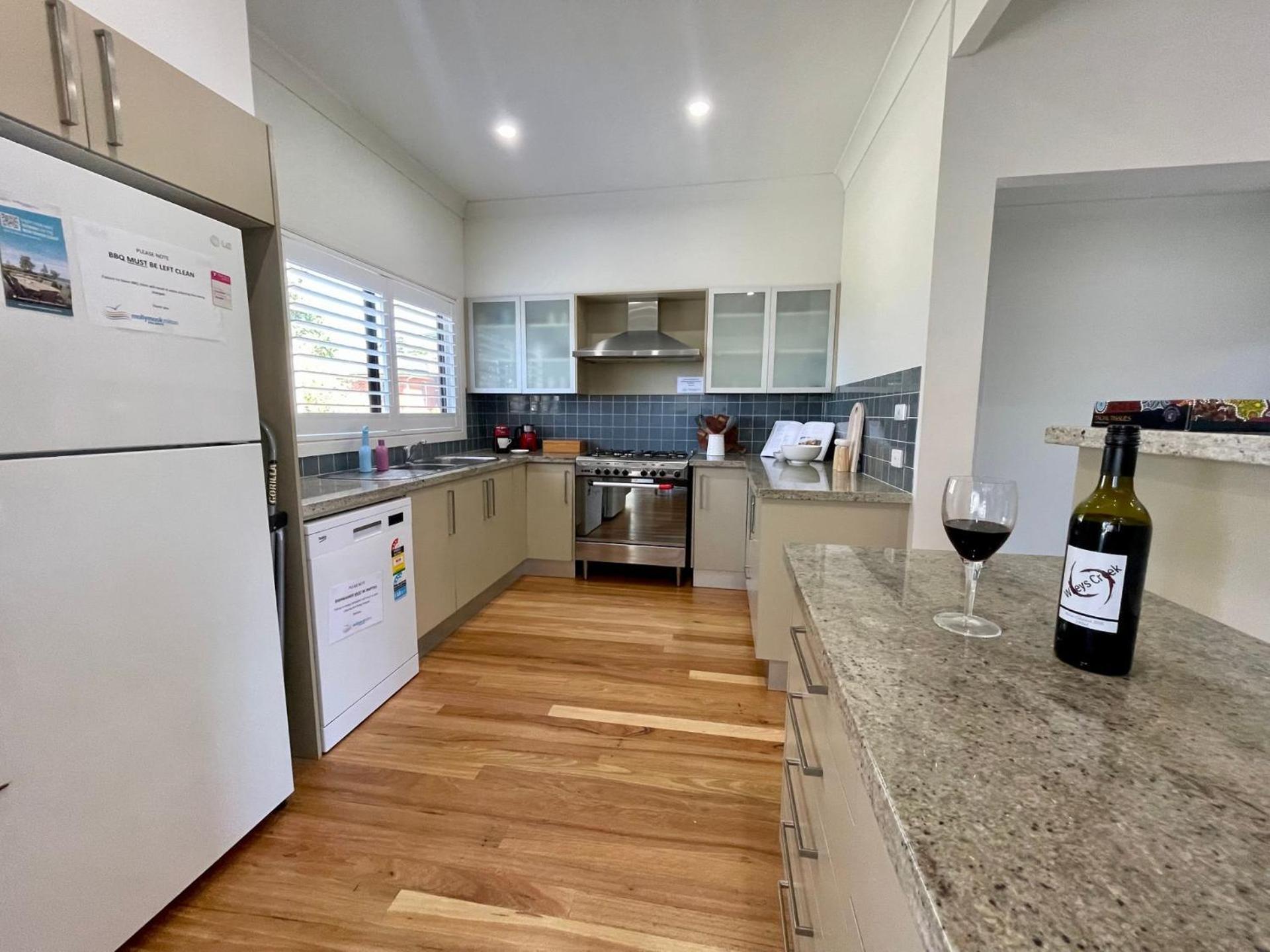 Sea Breeze On Carroll Villa Mollymook Exterior photo